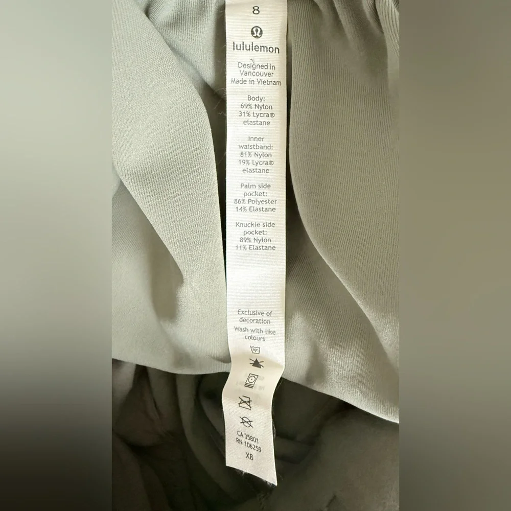 Lululemon On The Fly Pant *27"
Grey Sage Athleisure Travel Workout EUC Size 8 - Picture 10 of 10